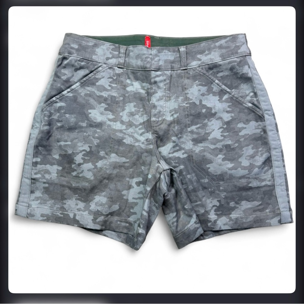 SPANX Stretch Twill Gray Camouflage Shorts